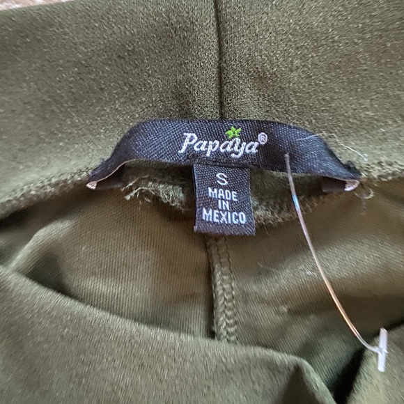 Size Small- Fun summery skirt from Papaya- Unworn - Picture 1 of 2